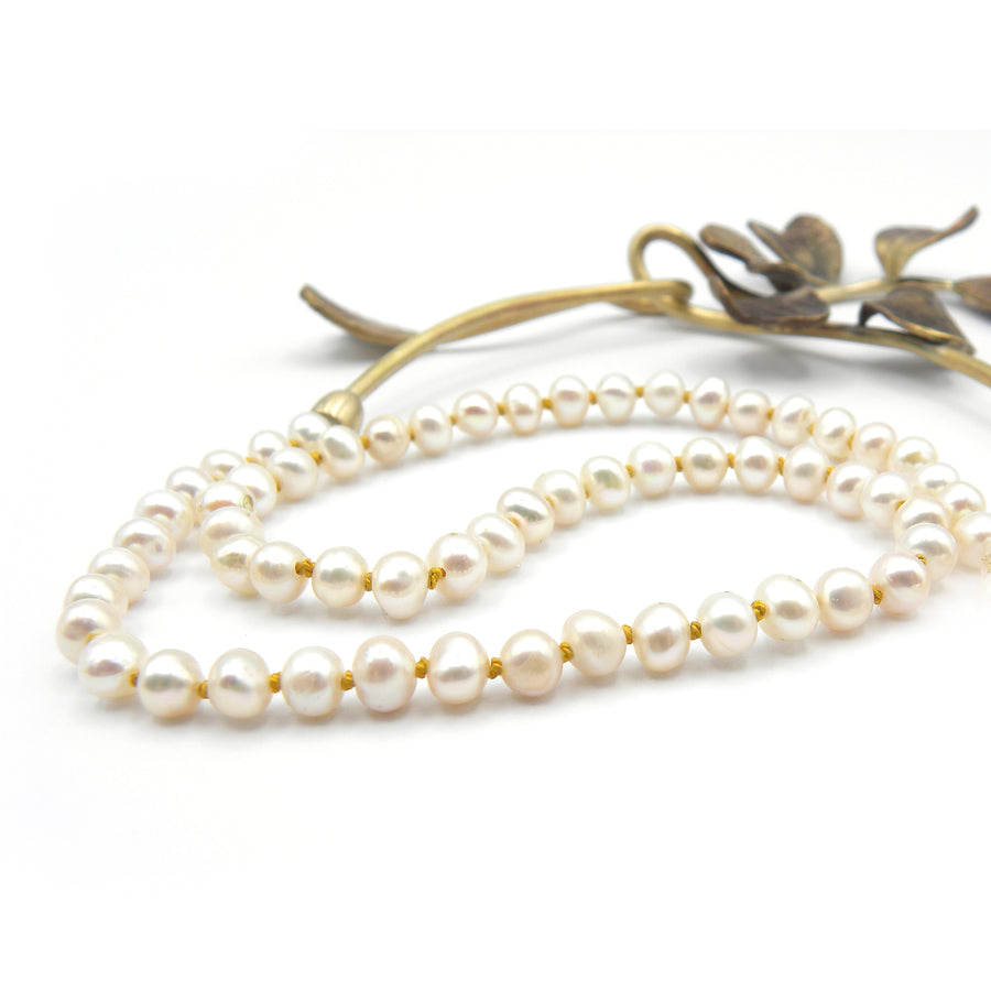 Jasmine leaves - pearl necklace