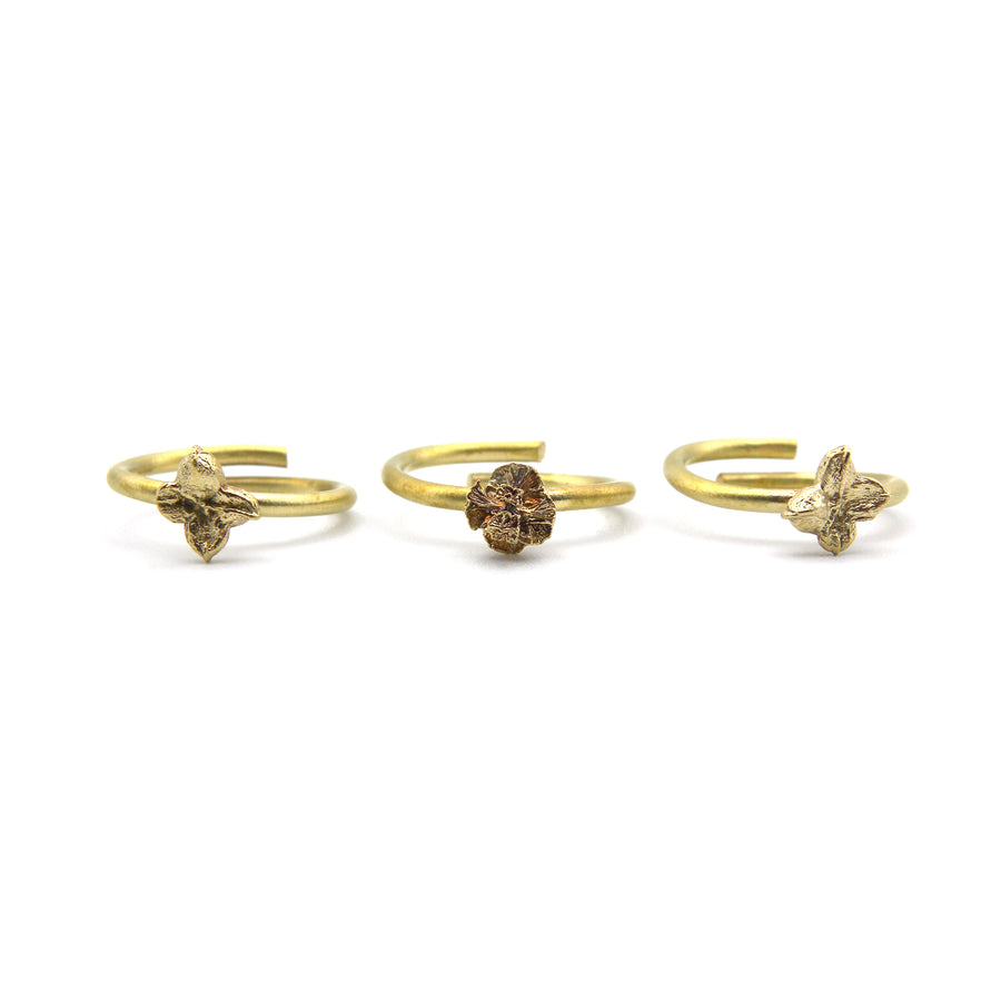 Anello bronzo con bacche fiore